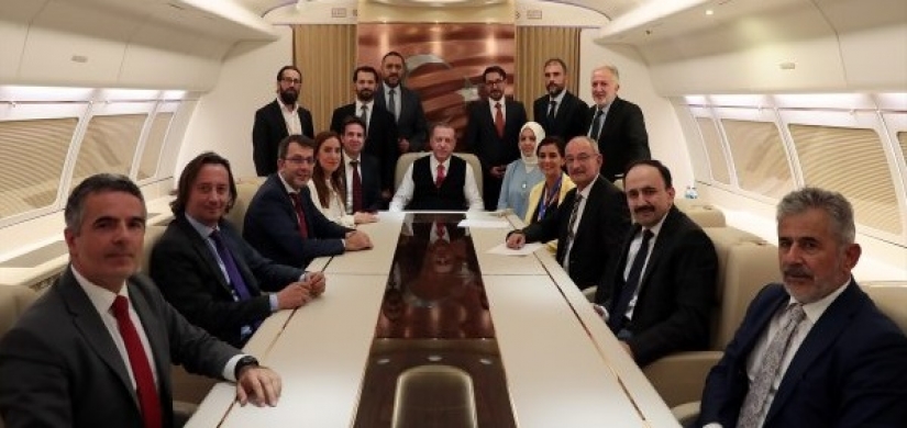 Başkan Erdoğan Azerbaycan dönüşü programını gazetecilerle paylaştı