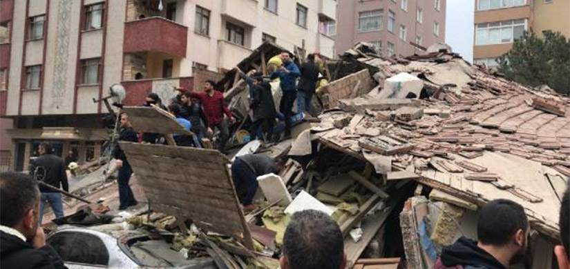 Kartal’da 8 katlı bina çöktü