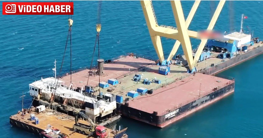 Zeytinburnu'nda batan kuru yük gemisi karaya çıkartılıyor