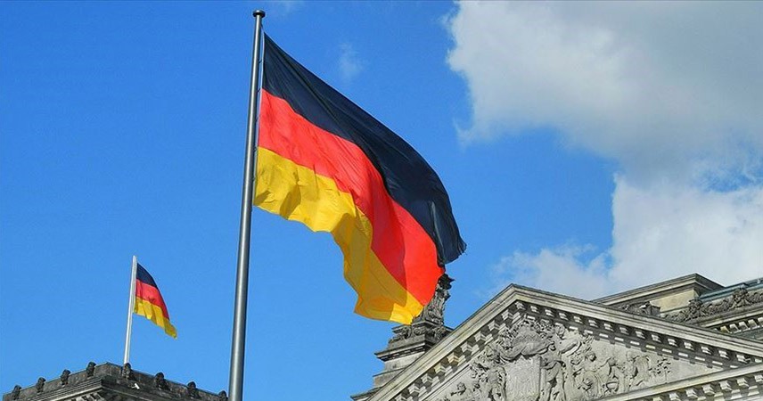 Alman ekonomisi ikinci çeyrekte küçüldü        