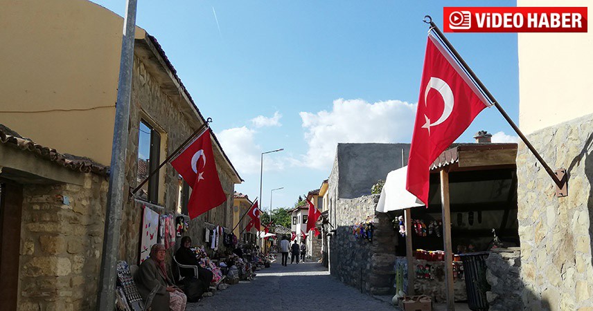 Bigalı Köyü’ndeki her evden Türk bayrağı salınıyor