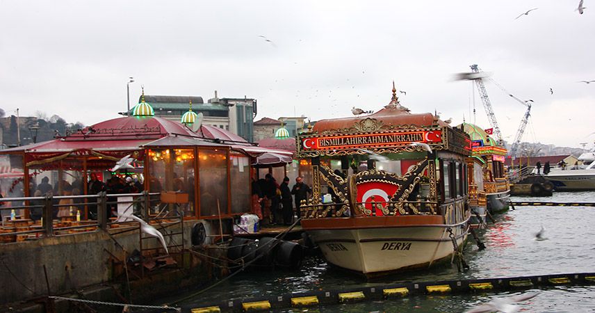 İstanbul'un sembollerinden balık ekmek tekneleri kaldırılıyor