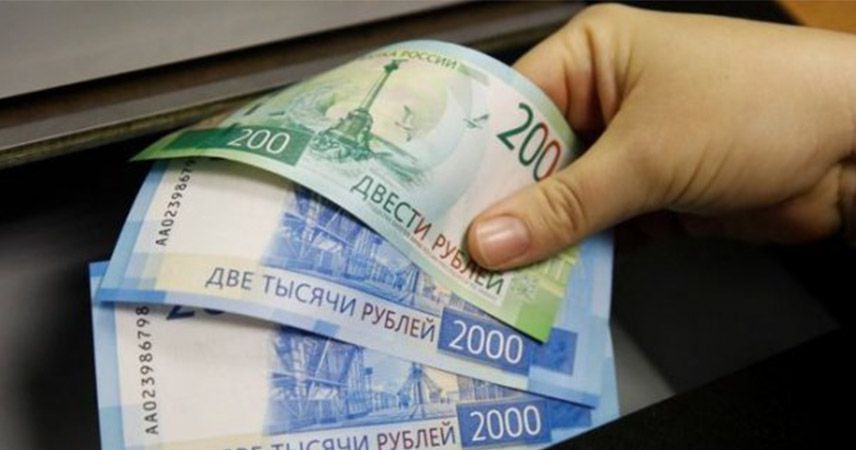 Ruslar dolar yerine milli parayı sahaya sürdü, ruble değerlendi