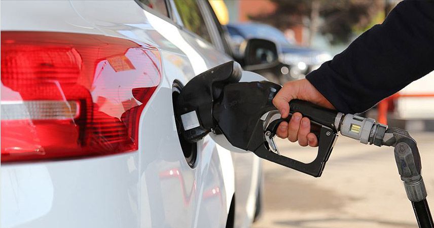 Benzine yapılan 8 kuruşluk zam iptal edildi