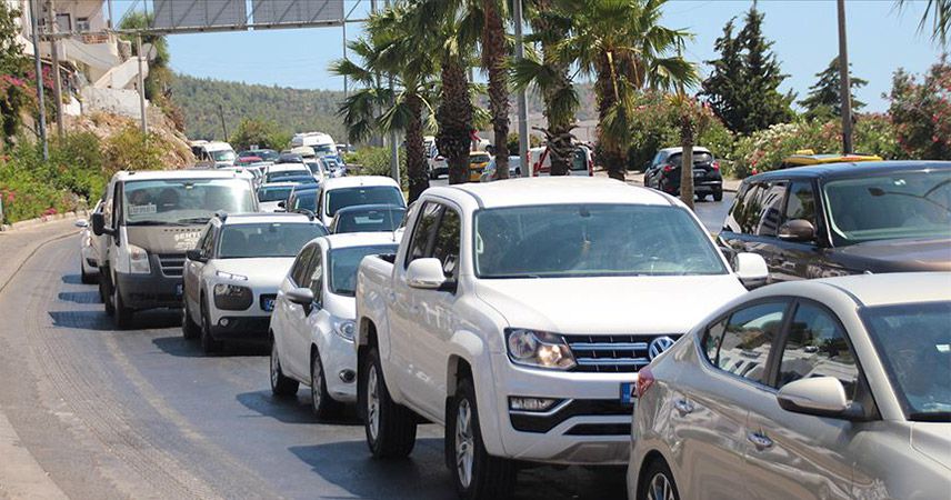 Muğla ve Burdur'da 2 kişiye bir araç düşüyor