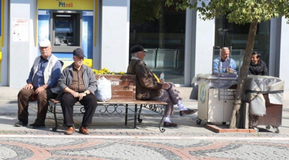 65 yaş üstündeki eczacı ve kamu görevlileri sınırlamadan muaf