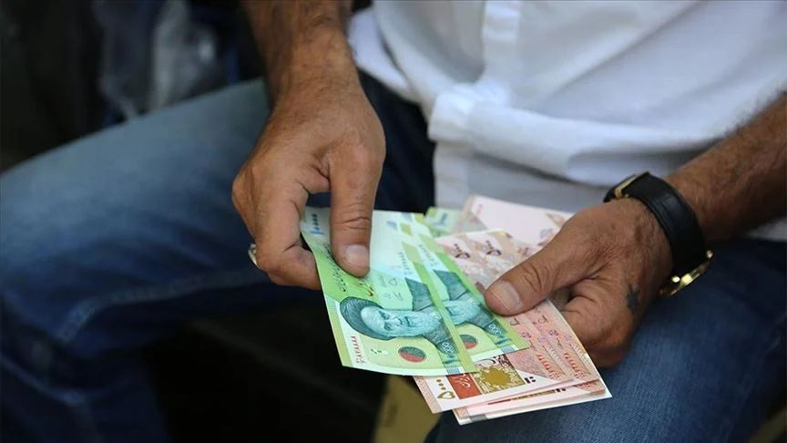 İran para birimi tümen, dolar karşısında kan kaybetti