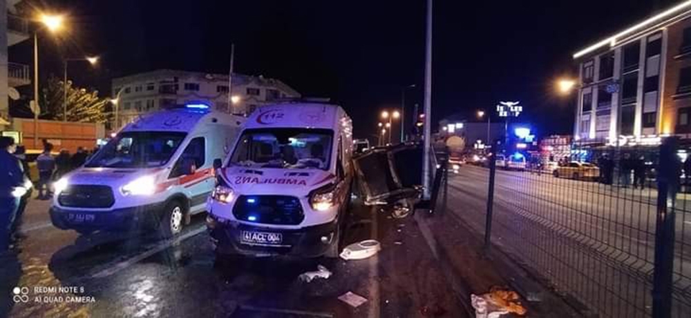 Yalova’da ambulans otomobil ile çarpıştı: 2 yaralı