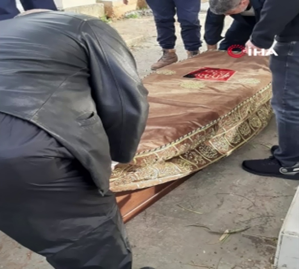 Osmanlı Hanedan ailesinin en yaşlı erkek üyesi Sultanzade Yavuz Alpan, Beyrut’ta defnedildi