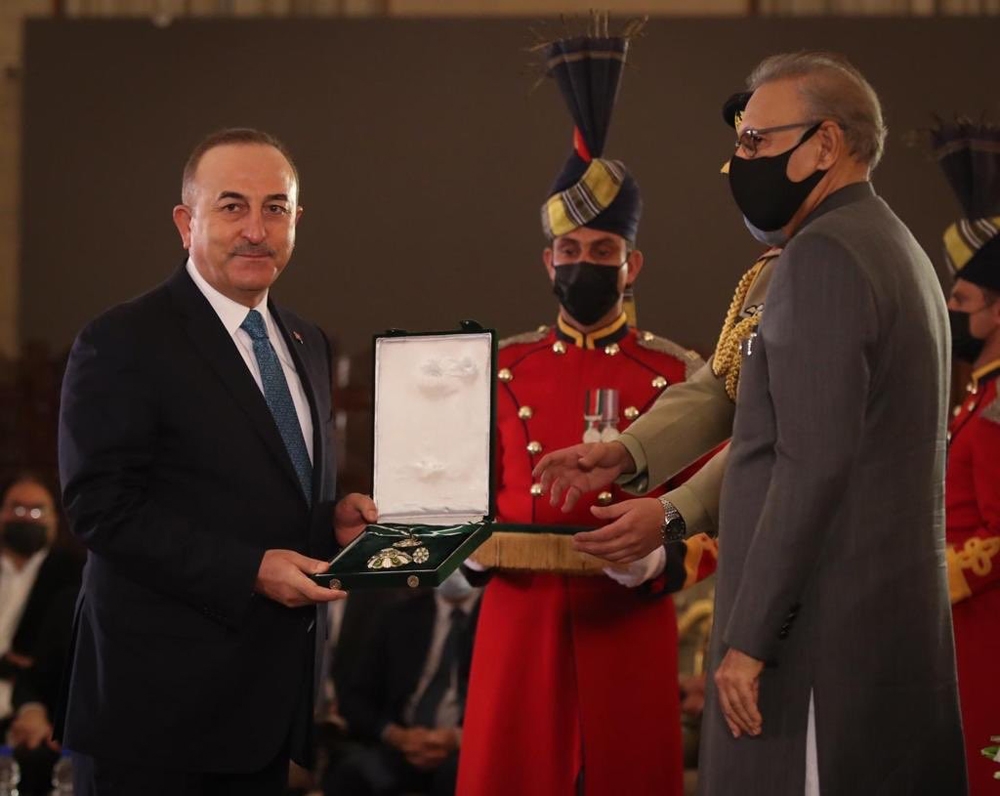 Bakan Çavuşoğlu, Pakistan Cumhurbaşkanı Alvi tarafından kabul edildi