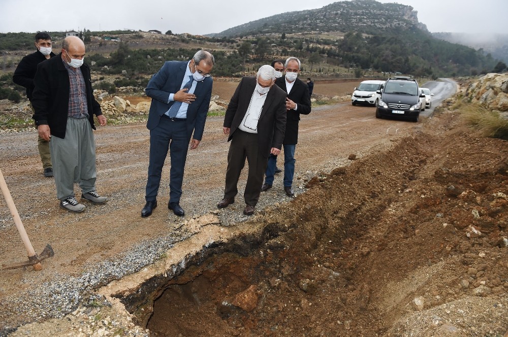 Başkan Bozdoğan, dolu yağışının etkilediği bölgede incelemelerde bulundu