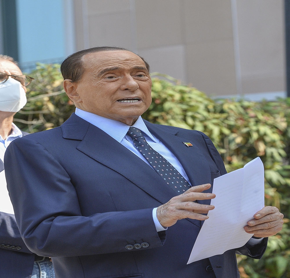 İtalya eski Başbakanı Berlusconi hastaneye kaldırıldı