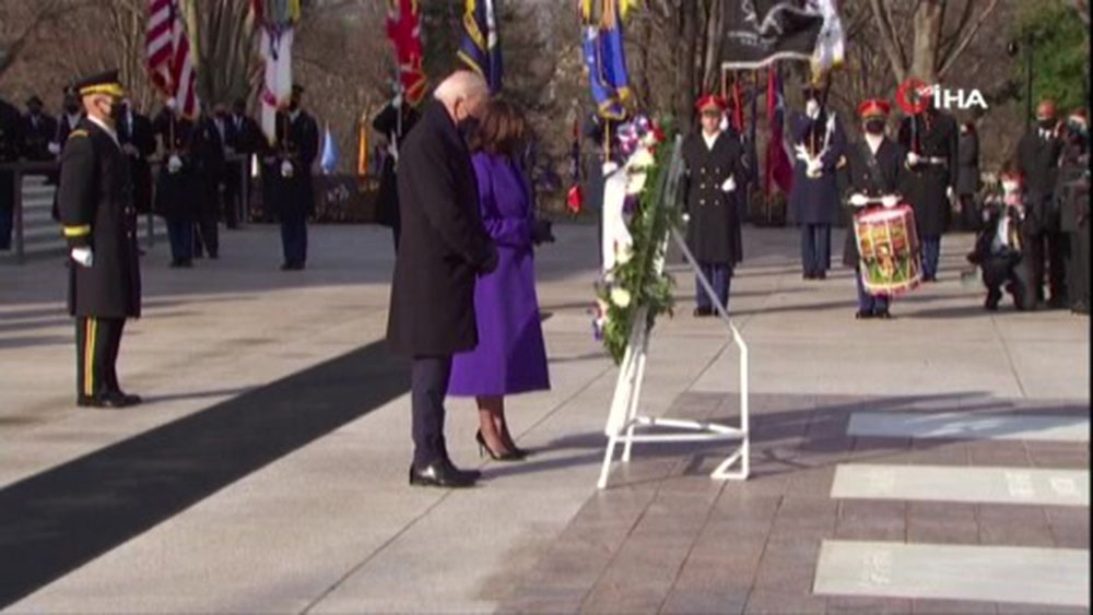 Biden, Arlington Ulusal Mezarlığı’na çelenk bıraktı