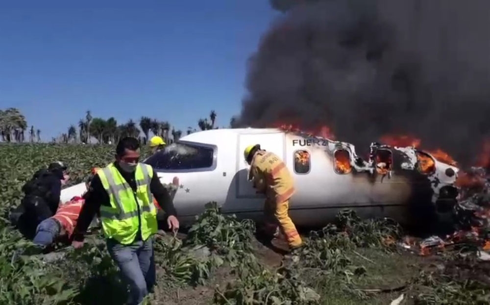 Meksika’da askeri uçak düştü: 6 ölü