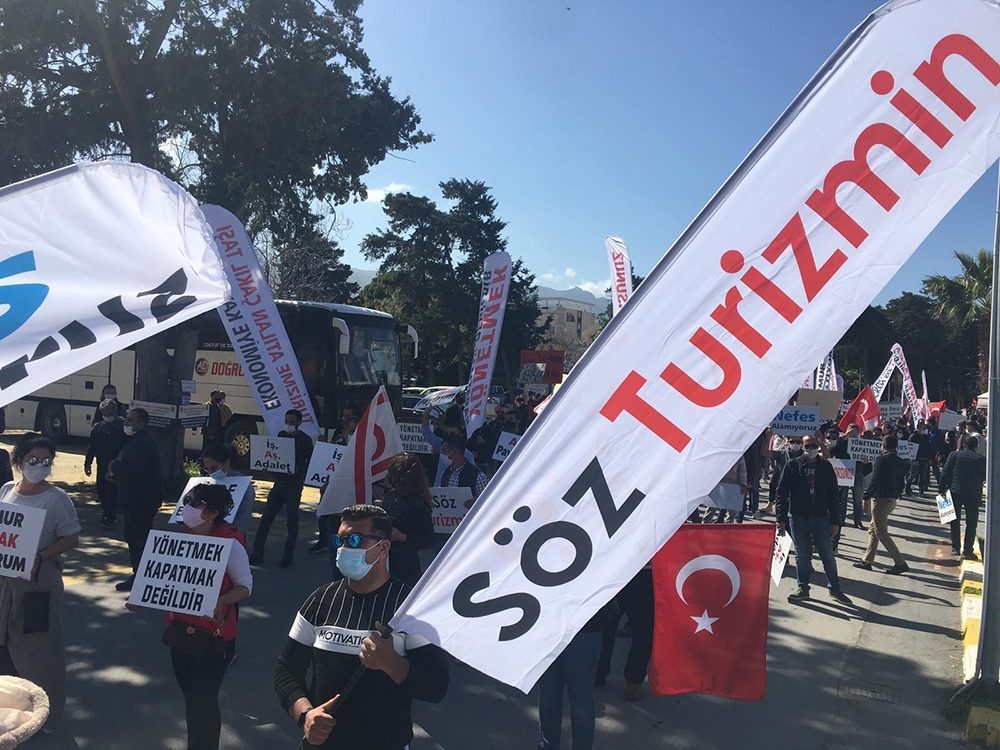 KKTC’de turizm emekçileri sokağa indi