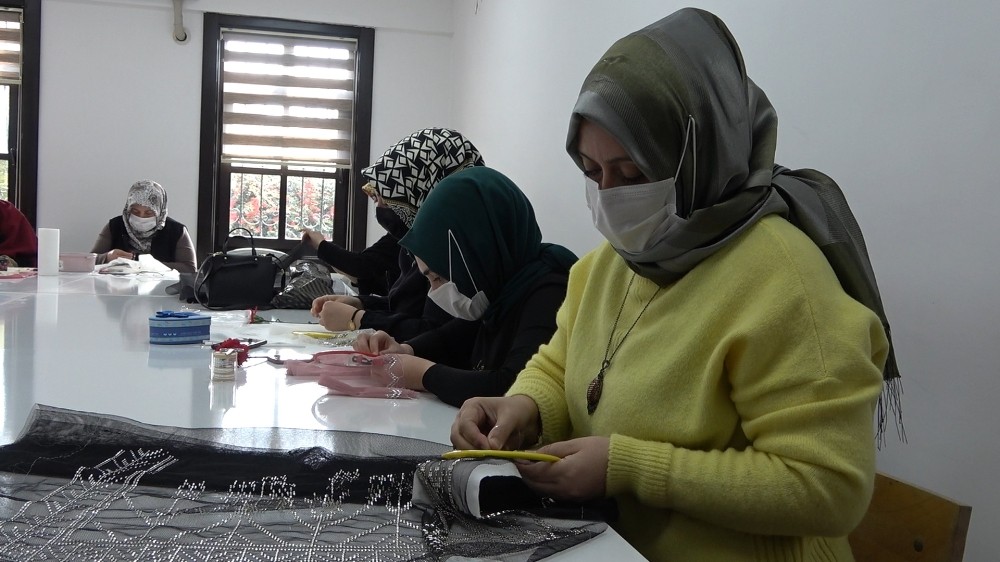 Kırıkkale’de kadınlar ‘Mahalle Konakları’nda üretip ev ekonomilerine katkı sağlıyor