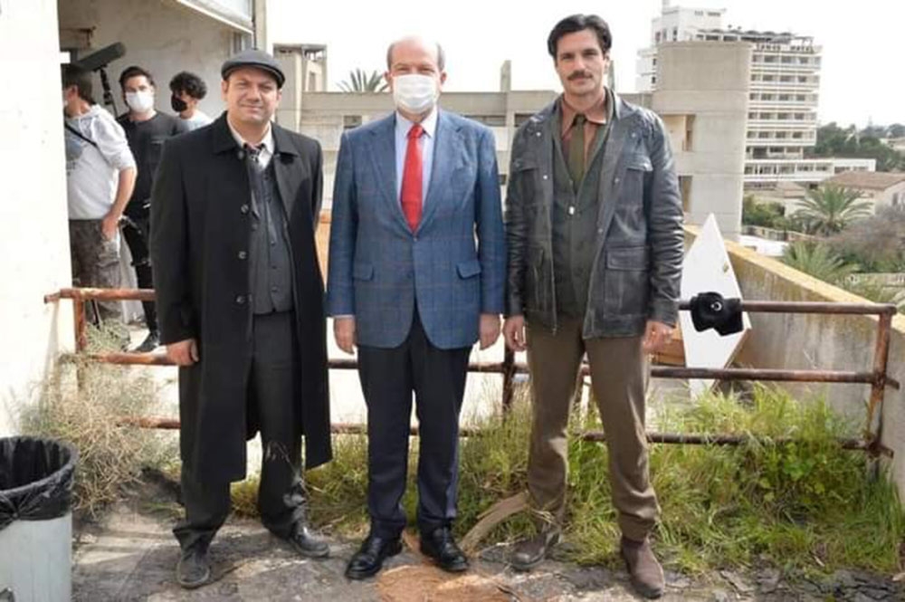 KKTC Cumhurbaşkanı Tatar, “Bir Zamanlar Kıbrıs” dizisinin setini ziyaret etti