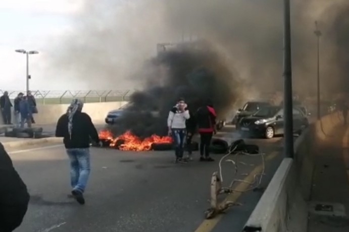 Lübnan’da siyasi ve ekonomik krize yönelik protestolara gazlı müdahale