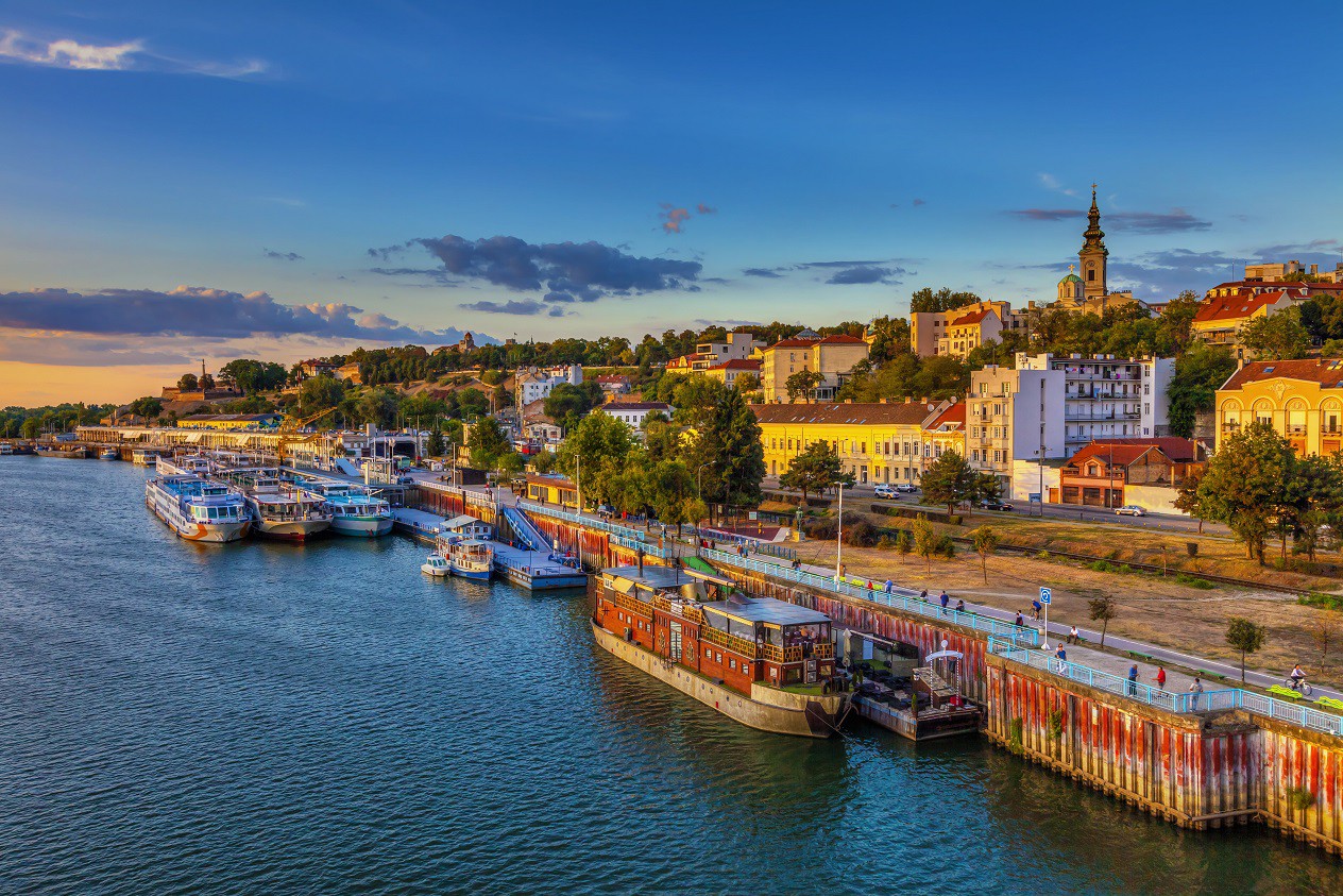 VİZESİZ SEYAHAT İSTEYENLERE
Son dönemde Avrupa’nın en gözde tatil destinasyonlarından olan Belgrad, Saraybosna ya da Ukrayna seçenekleriniz arasında yer alabilir. Belgrad, yemyeşil parkları, tarihî meydanı, şehrin simgelerinden olan Belgrad Kalesi ile gezmeye doyamayacağınız bir şehir.
(Fotoğraf: Belgrad)