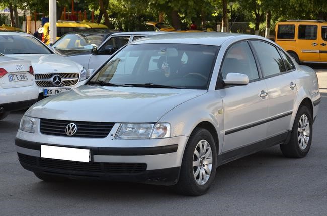 Volkswagen Passat / 2000 model