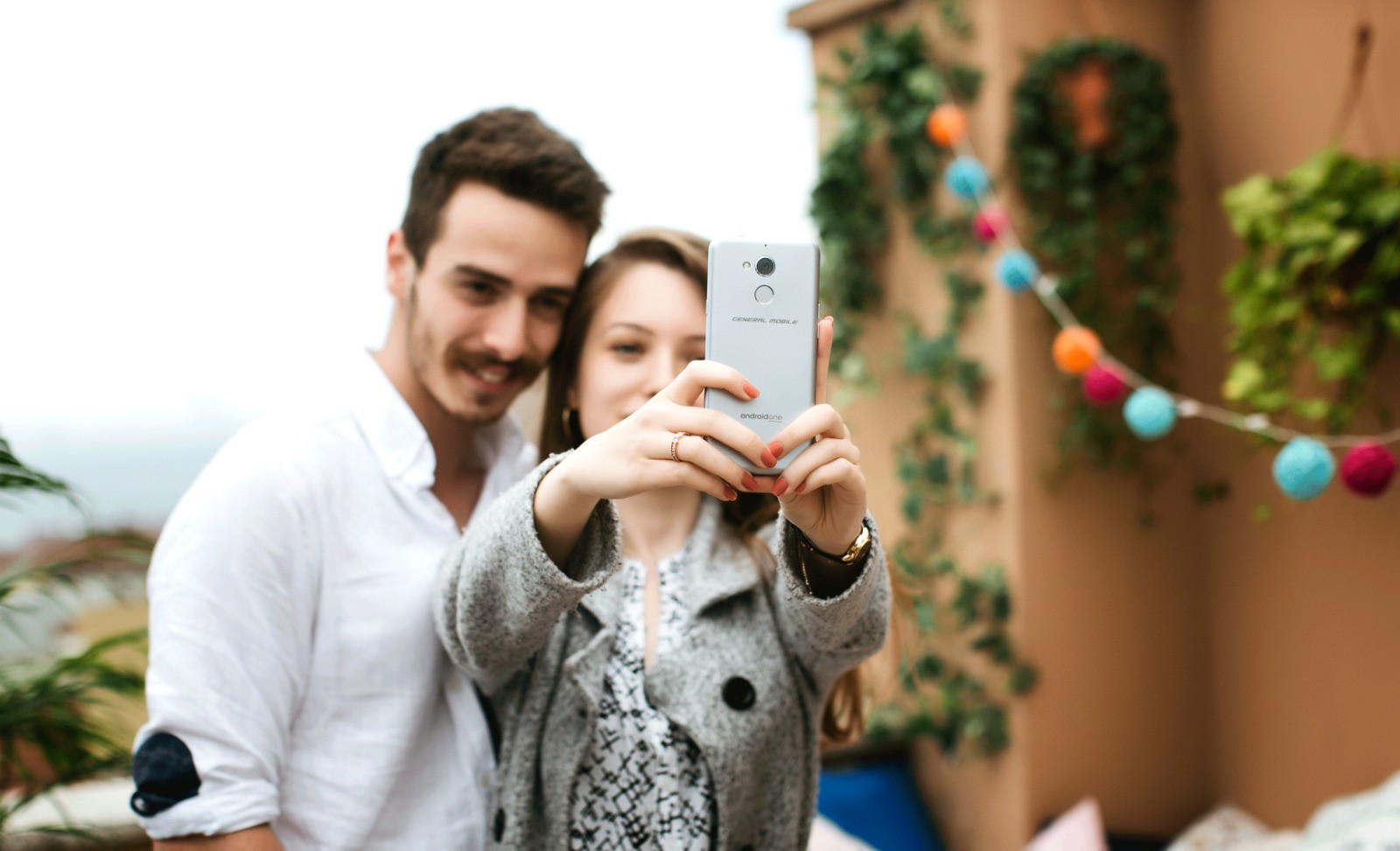 Ah bu selfie'ler... Çek, paylaş ve özendir sistemi ile tatil rotasının çizerken arkadaşlarınıza yol gösteriyor.