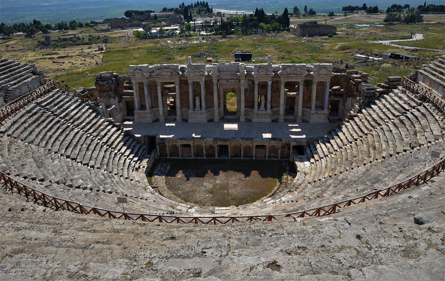 Özellikle yaz aylarında sıcak havalarda Pamukkale’yi istedikleri gibi dolaşamayan ziyaretçiler de bu sayede akşam saatlerinde serinlikte dolaşabilirler ve burada Pamukkale Denizli’de konaklama gün sayılarını arttırabilirler.