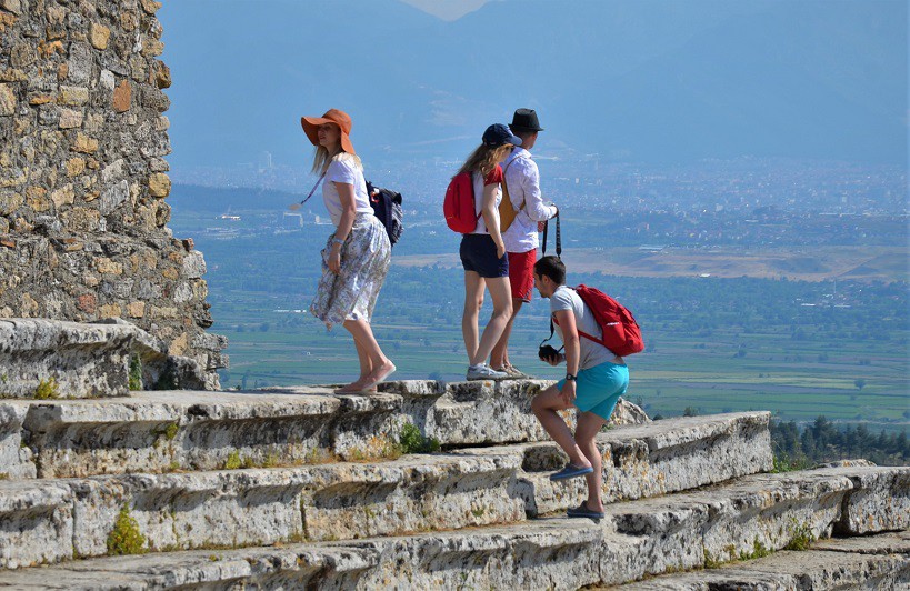 Denizli Turistik Otelciler Derneği (DENTUROD) Başkanı Gazi Murat Şen, aydınlatılma sayesinde bölgeye önce 3 ardından 5 milyon ziyaretçi hedefine ulaşılabileceğini söylüyor.