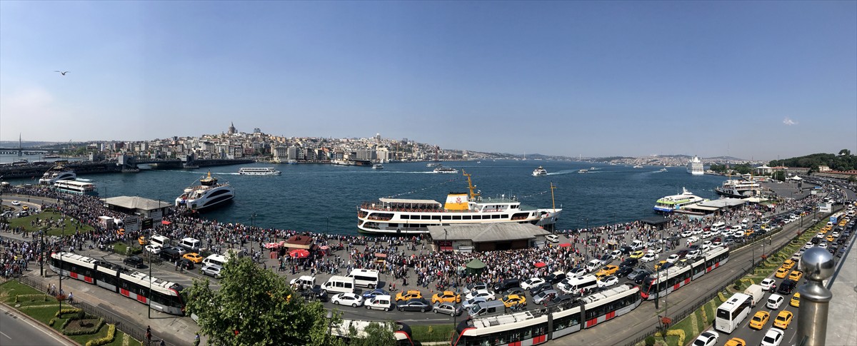 İstanbul’un güzide ilçeleri arasında yer alan Adalar da vatandaşların bu bayramda akın ettiği yerlerin başında yer aldı.