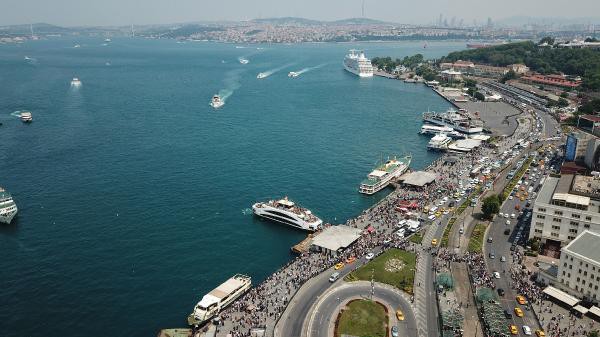 Çeşitli nedenlerle Güney'e ve diğer illere gidemeyen halk, İstanbul'un denize kıyı semtlerini tercih etti.