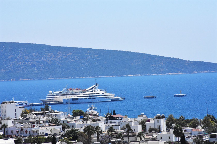 Bu Ramazan Bayramı'nda yerli turistin tercihi Bodrum oldu. Bodrum'a 1 milyon turist akın etti.
