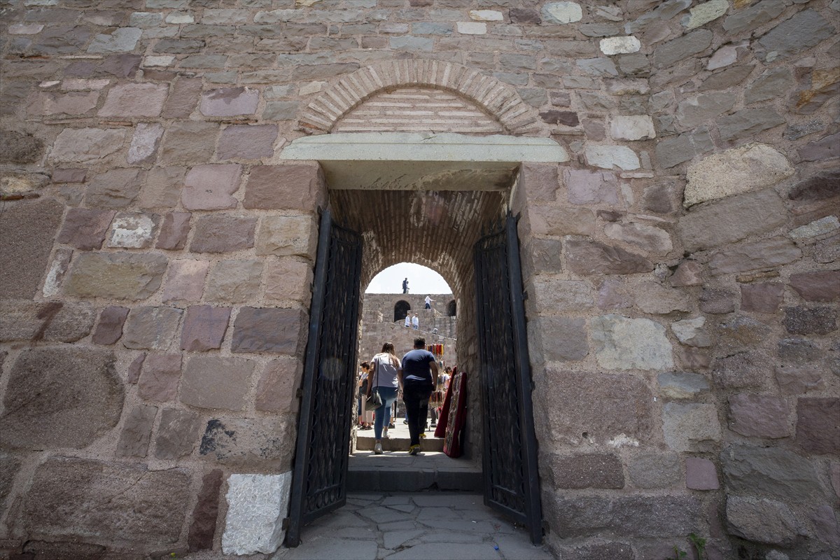 Ankara, şehir dışından ile gelenler tarafından da ilgi ile gezildi.