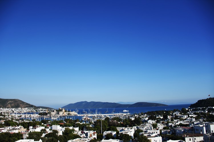 Ege'nin tüm illeri özel ama Muğla'nın Bodrum ilçesi, eğlenceden, denize, tarihten, doğaya kadar ziyaretçilerin farklı alternatifler sunduğu için farklı güzellikte.