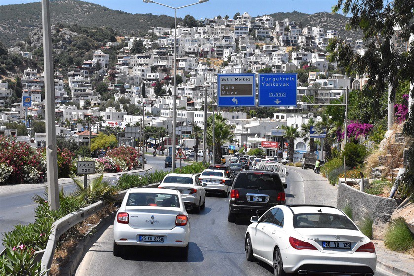 Bodrum'a gelişi gibi dönüşü de trafik açısından sorunlu geçti.