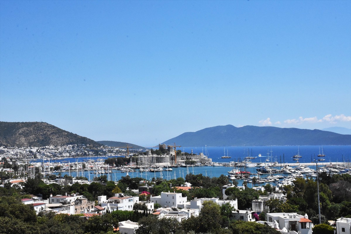 Bodrum'un manzarası her koyundan farklı bir güzellik sunduğu gibi, merkezinden de hayranlık uyandıran karelere imza attırdı.