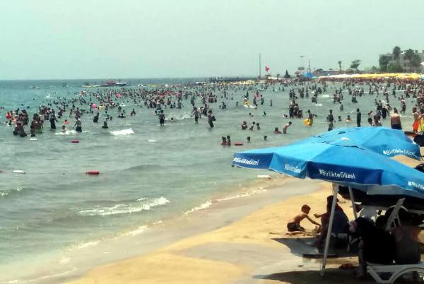Akdeniz'de Mersin, sınır illerden gelen vatandaşların ilgi odağı oldu.