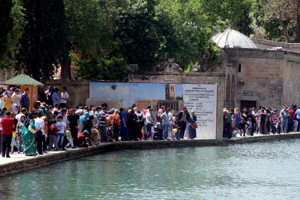 Şanlıurfa, gelen ziyaretçilerin konaklaması için çevre illerden destek aldı.