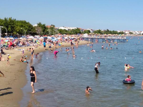Şarköy de Ramazan Bayramı dolayısı ile tatil sezonunu erken açtı.