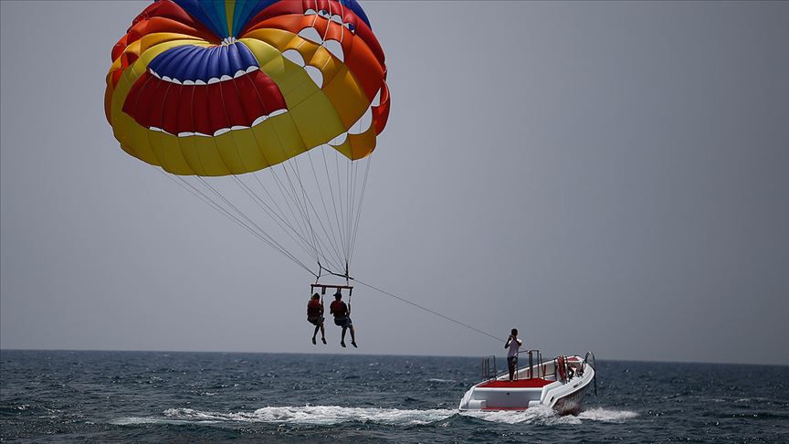 Ailelerin tatil seçeneklerini gençler belirliyorlar. Bu nedenle de yapılan etkinlikler daha çok gençlere yönelik seçildi. Yamaç paraşütü, bungee jumping, rafting ve su kayağı ilgi ile izlenen su sporlarından oldu.