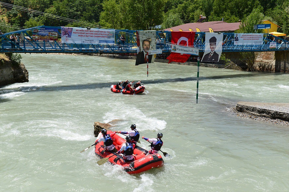Tunceli, dünya rafting şampiyonasından 20 ülkeden 800 kişiye ev sahipliği yapıyor.