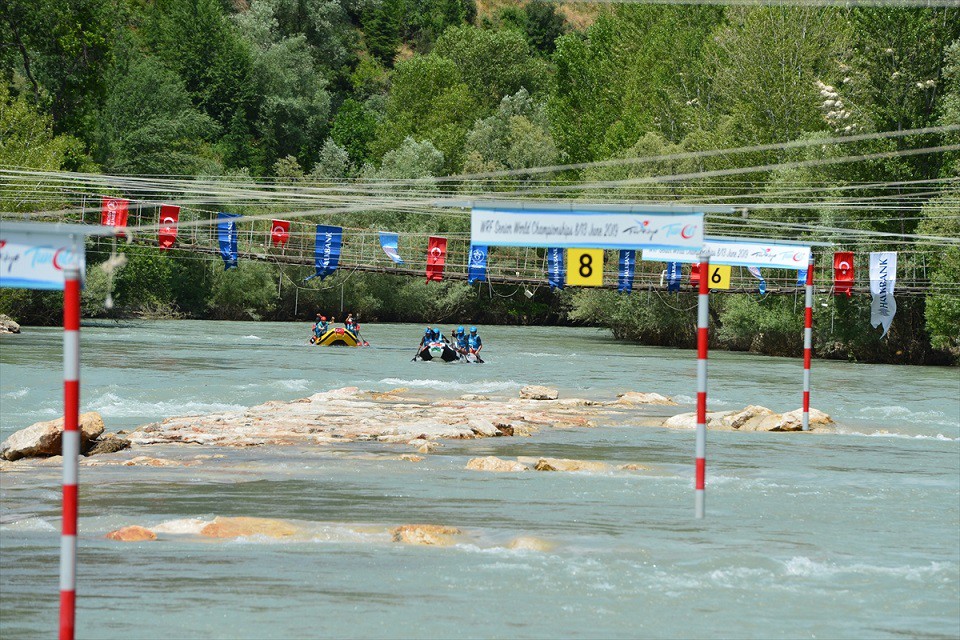 Şampiyonanın düzenlendiği Munzur Çayı'nın kaynağı Munzur Dağı'ndan geliyor.