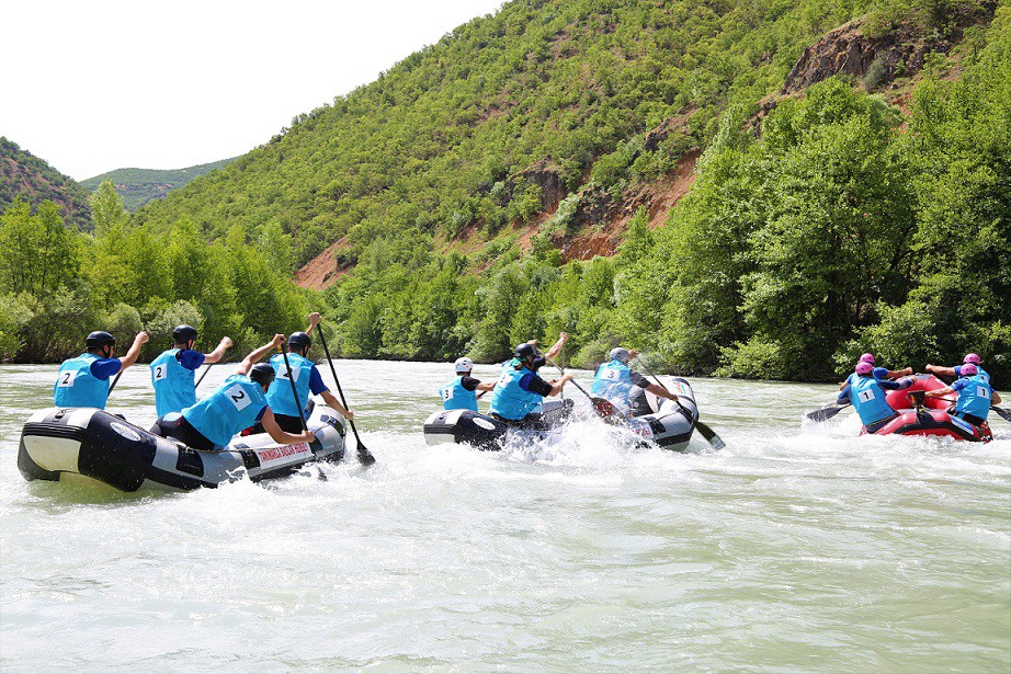 Etkinliğin çeşitli etaplarında yaşananlar Rafting'in zorlu bir spor olduğunu tekrar kanıtlandı.