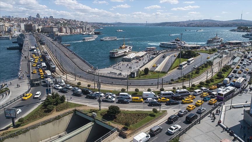 İSTANBUL’A SON 4 AYDA 4.3 MİLYON TURİST GELDİ / Kültür ve Turizm Bakanlığı'nın açıkladığı son verilere göre İstanbul'u ziyaret eden turist sayısı, 2019'un ilk dört ayına tekabül eden Ocak-Nisan döneminde son beş yıl içindeki en yüksek yabancı ziyaretçi sayısına ulaştı. Buna göre ilk dört ayda İstanbul'u 4.3 milyon yabancı ziyaret etti. Bir önceki yıla göre yabancı turist sayısındaki artış yüzde 13.