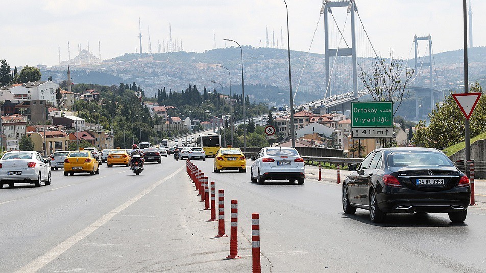 TÜRKİYE’YE GELEN TURİSTLERİN YARISI İSTANBUL’DA / Aynı dönemde Türkiye'yi ziyaret eden yabancı turist sayısı ise 8.7 milyon oldu. Böylece İstanbul'a gelen yabancı turist sayısı, ülke genelini ziyaret eden yabancı turistlerin yarısını oluşturuyor.