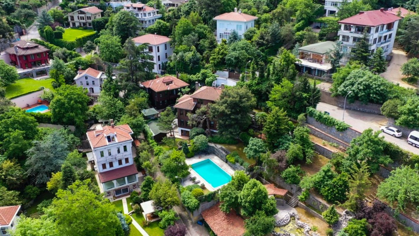 KİŞİ BAŞINA DÜŞEN GELİR MİKTAR TÜRKİYE ORTALAMASININ İKİ KATI / TÜİK alınan bilgilere göre Türkiye genelinde ise kişi başına düşen GSYH 38.6 bin lira iken aynı verilere göre İstanbul'da kişi başına düşen GSYH 65 bin lira.