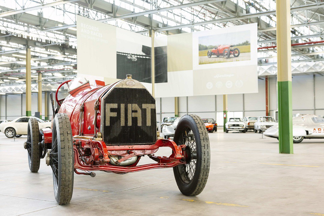 İtalya’nın Torino kentinde bulunan Mirafiori’deki Fiat’ın tarihi üretim tesislerinden Via Plava’da yer alan FCA Heritage Hub (Miras Merkezi) adındaki özel mekân; Alfa Romeo, Fiat, Lancia ve Abarth marka otomobillerin geçmişten bugüne en özel modellerini ziyaretçilere sunuyor. Bir müzeyi andıran bu özel alanda düzenlenen uluslararası etkinliklerle de söz konusu markaların tarihi mirası sergileniyor.