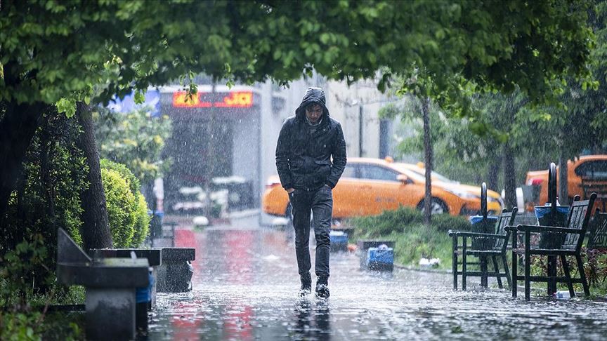 İstanbul'da yaşayan halk Türkiye'nin tüm bölgelerinden gelen insanlardan oluşuyor. Her bir yörenin kültürü, yemek alışkanlıkları ve bazen de olaylara bakış açıları farklı ama insana değer vermeleri ve yardımına koşarak, güler yüz göstermeleri tüm köşelerinde aynı.