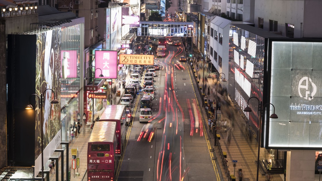 HONG KONG İLK SIRADA / Çin’in güney kısmında Çin’e bağlı özel yönetim bölgesi Hong Kong şehrinin, 1.106 kilometrekarelik alanında toplam 10 bin zengine ev sahipliği yaptığı saptandı.