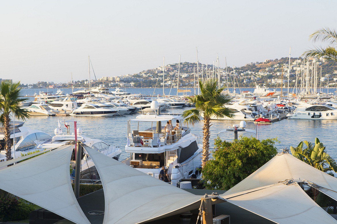 Düzenli, tertipli, tertemiz bir alandasınız ve burası dış dünyadan her hali ile çok farklı. (Fotoğraf: Bodrum Yalıkavak Marina)