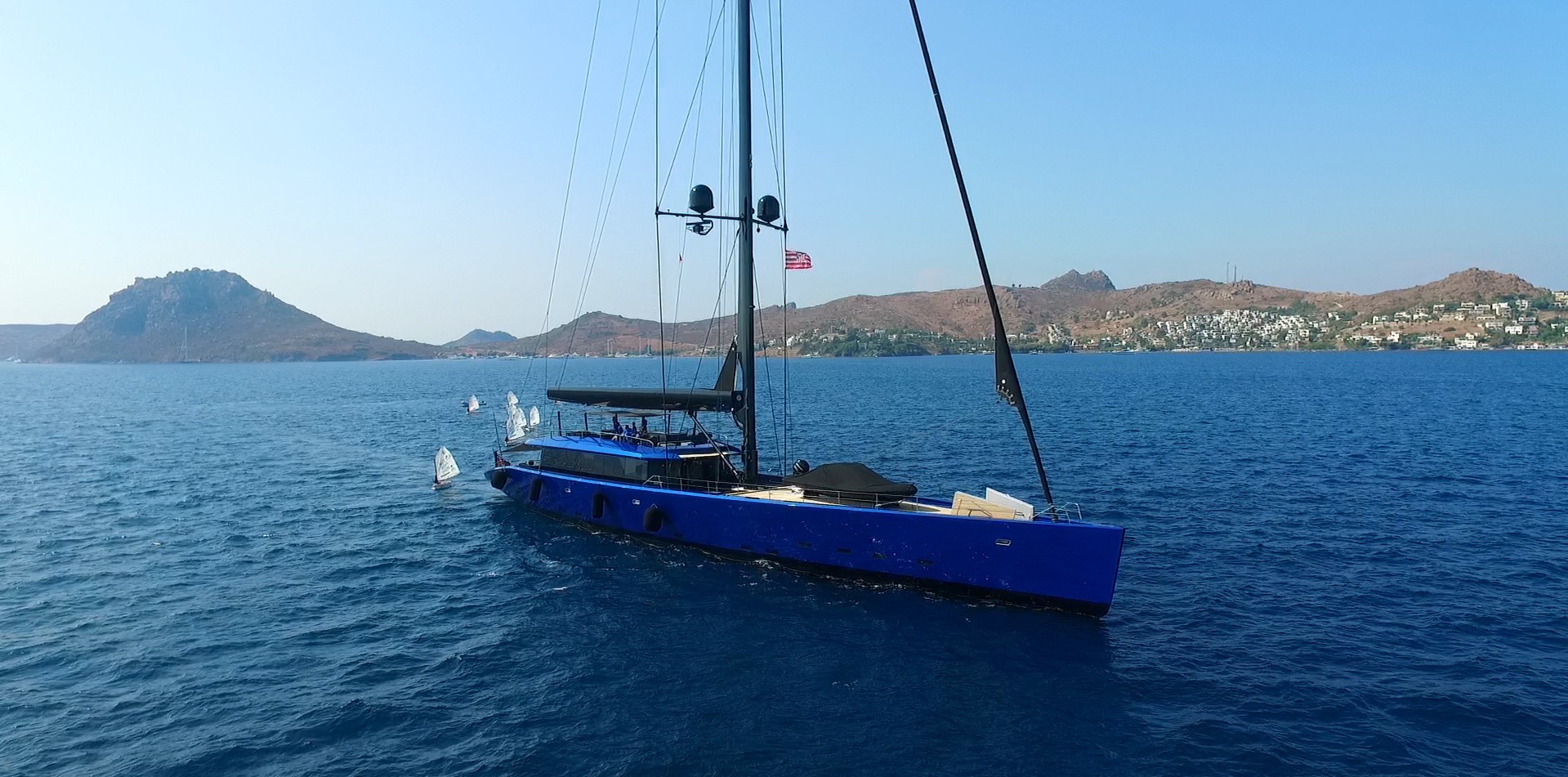 Bodrum ilçesinin de kendisine bağlı birbirinden farklı özellikteki beldeleri var. Eğlence sevenler için Gümbet, denize girmeyi sevenler için adına