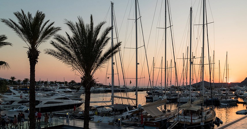 Altyapı sorunları, yatırımların zamana yayılması, yollarının aşırı trafiği gibi sorunlar turistlere de yansıyor.